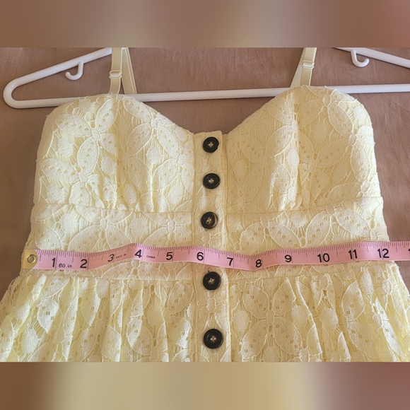 Yellow dress - Picture 3 of 6